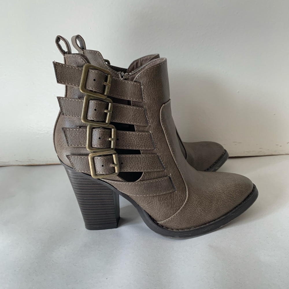 Wild Diva Faux Leather Brown Booties 6.5